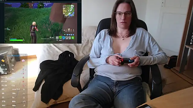 Snapshot of SpiceLea chatting on 03/02/25, 02:00 SpiceLea online show from 03/02/25, 02:00