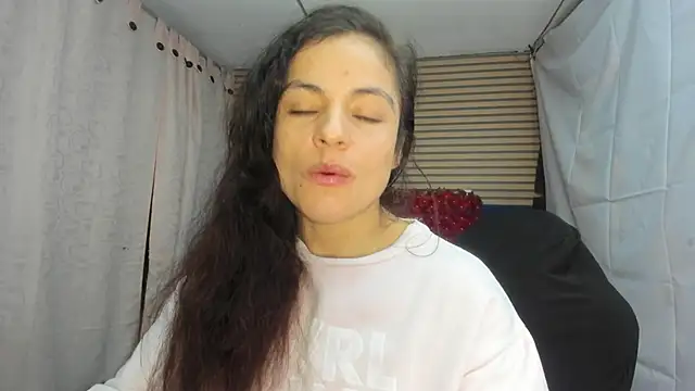 Snapshot of rosse_2504 chatting on 06/22/26, 12:35 rosse 2504 online show from 06/22/26, 12:35