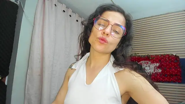 Snapshot of rosse_2504 chatting on 07/10/26, 12:30 rosse 2504 online show from 07/10/26, 12:30