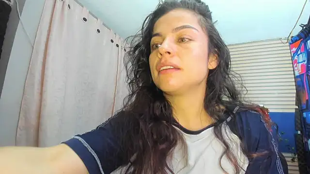 Snapshot of rosse_2504 chatting on 07/18/26, 10:52 rosse 2504 online show from 07/18/26, 10:52