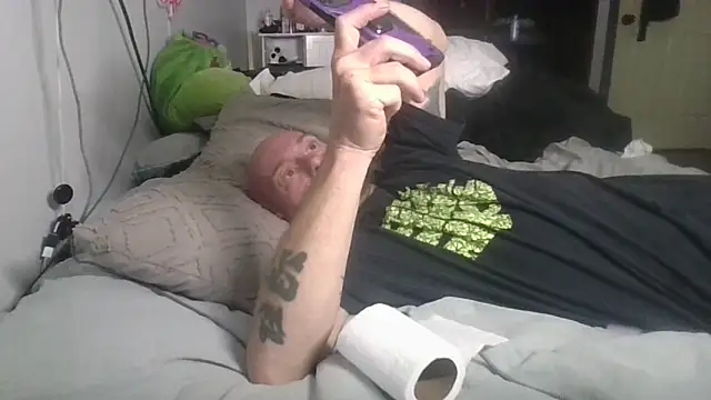 Snapshot of deepinnnnn chatting on 11/12/25, 07:57 deepinnnnn online show from 11/12/25, 07:57