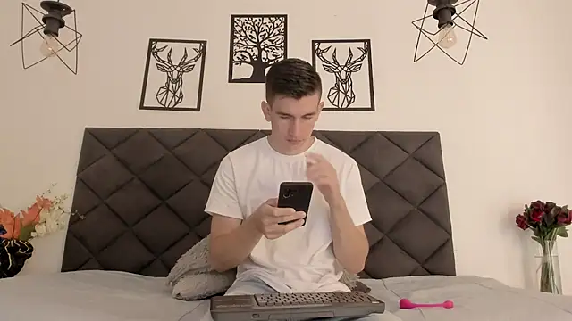 Snapshot of MikaelSlow chatting on 01/29/25, 04:15 MikaelSlow online show from 01/29/25, 04:15