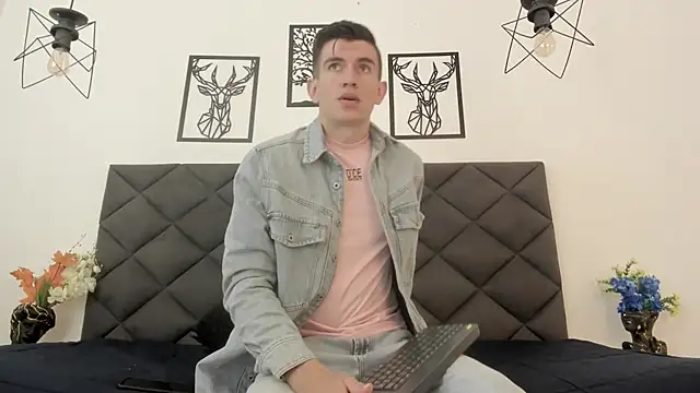 Snapshot of MikaelSlow chatting on 02/08/25, 03:19 MikaelSlow online show from 02/08/25, 03:19