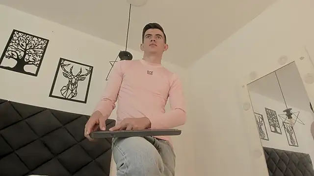 Snapshot of MikaelSlow chatting on 02/08/25, 06:22 MikaelSlow online show from 02/08/25, 06:22