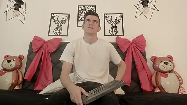 Snapshot of MikaelSlow chatting on 02/11/25, 04:01 MikaelSlow online show from 02/11/25, 04:01