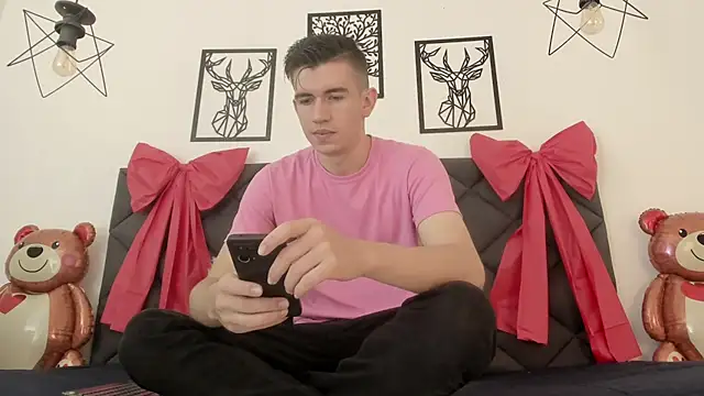 Snapshot of MikaelSlow chatting on 02/14/25, 04:15 MikaelSlow online show from 02/14/25, 04:15