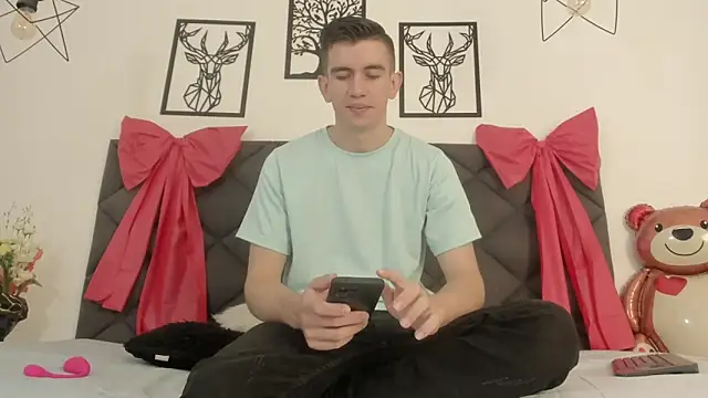 Snapshot of MikaelSlow chatting on 02/16/25, 04:31 MikaelSlow online show from 02/16/25, 04:31