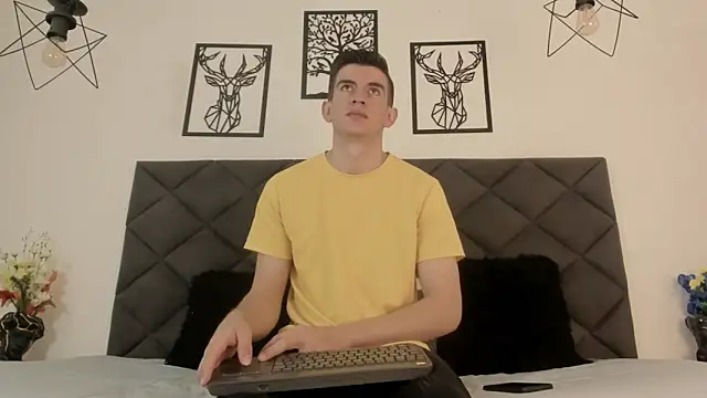 Snapshot of MikaelSlow chatting on 02/20/25, 04:28 MikaelSlow online show from 02/20/25, 04:28