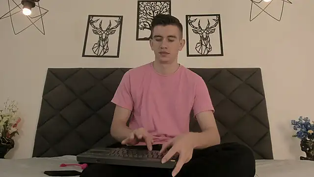 Snapshot of MikaelSlow chatting on 02/27/25, 04:20 MikaelSlow online show from 02/27/25, 04:20