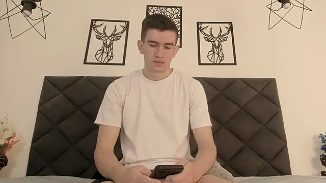 Snapshot of MikaelSlow chatting on 03/12/25, 07:13 MikaelSlow online show from 03/12/25, 07:13