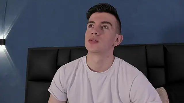 Snapshot of MikaelSlow chatting on 09/19/25, 03:30 MikaelSlow online show from 09/19/25, 03:30