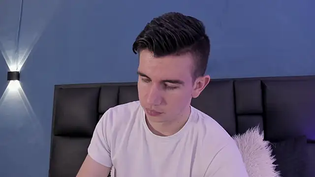 Snapshot of MikaelSlow chatting on 09/25/25, 04:16 MikaelSlow online show from 09/25/25, 04:16