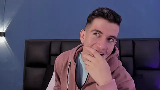 Snapshot of MikaelSlow chatting on 10/02/25, 04:19 MikaelSlow online show from 10/02/25, 04:19