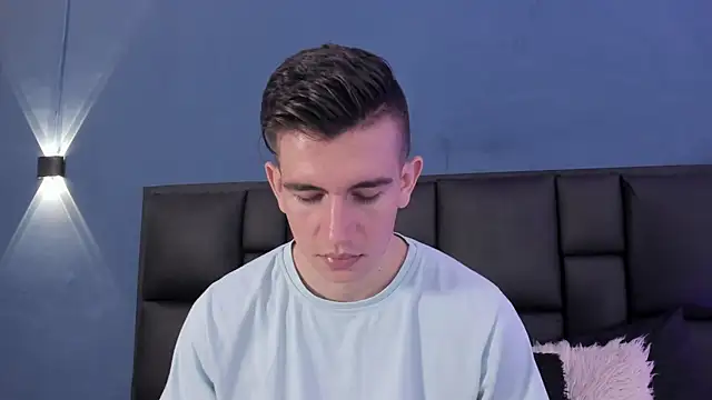 Snapshot of MikaelSlow chatting on 10/04/25, 04:10 MikaelSlow online show from 10/04/25, 04:10