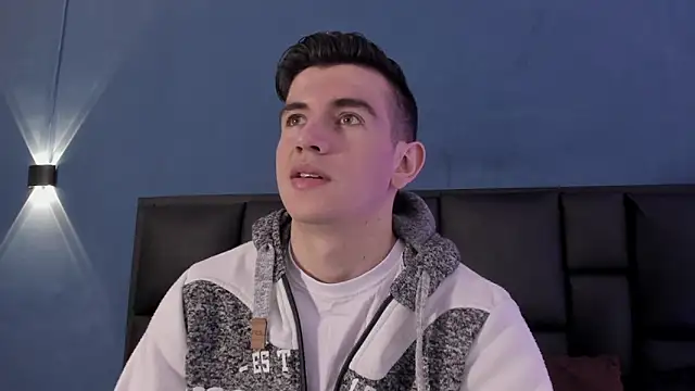 Snapshot of MikaelSlow chatting on 10/08/25, 03:26 MikaelSlow online show from 10/08/25, 03:26