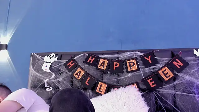 Snapshot of MikaelSlow chatting on 10/22/25, 04:02 MikaelSlow online show from 10/22/25, 04:02