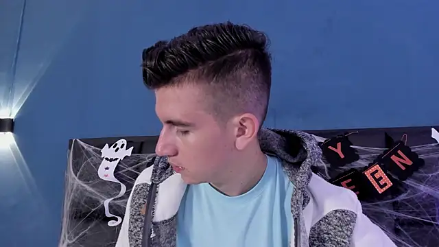 Snapshot of MikaelSlow chatting on 10/23/25, 04:01 MikaelSlow online show from 10/23/25, 04:01