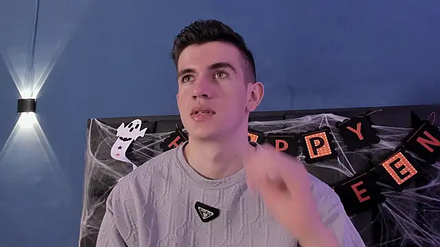 Snapshot of MikaelSlow chatting on 10/24/25, 03:47 MikaelSlow online show from 10/24/25, 03:47