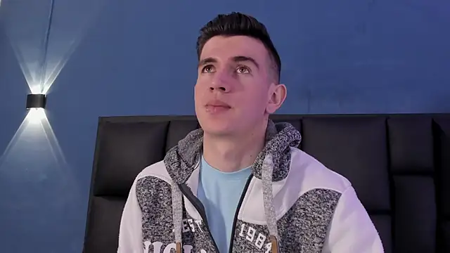 Snapshot of MikaelSlow chatting on 11/07/25, 04:01 MikaelSlow online show from 11/07/25, 04:01