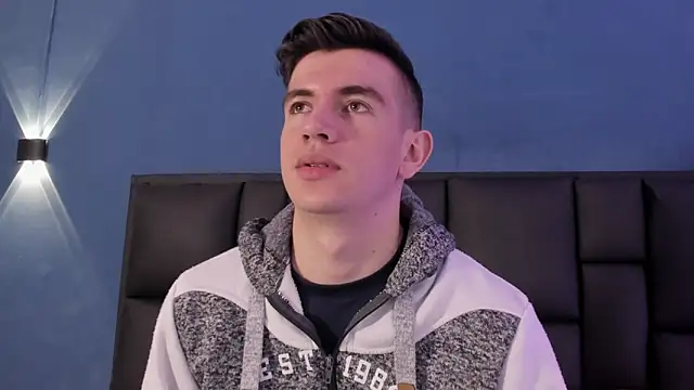 Snapshot of MikaelSlow chatting on 11/08/25, 04:56 MikaelSlow online show from 11/08/25, 04:56