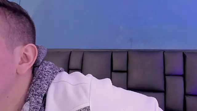 Snapshot of MikaelSlow chatting on 11/11/25, 03:39 MikaelSlow online show from 11/11/25, 03:39