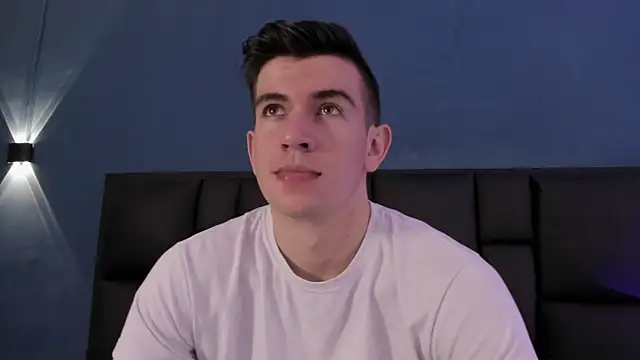 Snapshot of MikaelSlow chatting on 11/12/25, 04:13 MikaelSlow online show from 11/12/25, 04:13