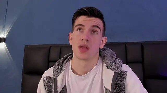 Snapshot of MikaelSlow chatting on 11/13/25, 04:22 MikaelSlow online show from 11/13/25, 04:22