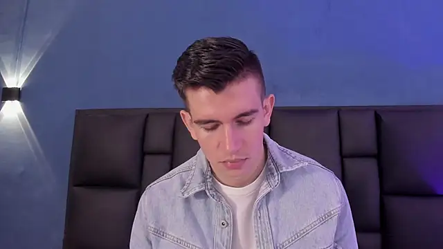 Snapshot of MikaelSlow chatting on 11/20/25, 03:50 MikaelSlow online show from 11/20/25, 03:50