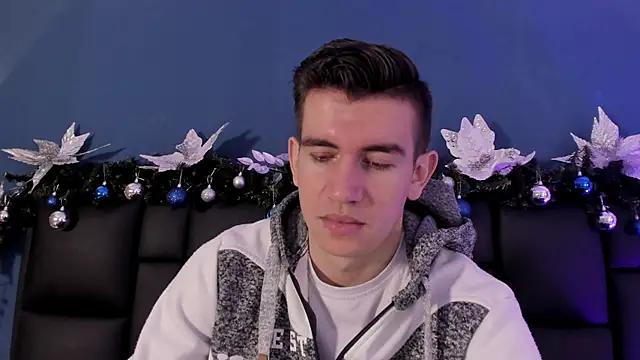 Snapshot of MikaelSlow chatting on 11/28/25, 04:04 MikaelSlow online show from 11/28/25, 04:04