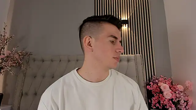 Snapshot of MikaelSlow chatting on 12/01/25, 07:41 MikaelSlow online show from 12/01/25, 07:41