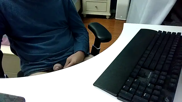 big-pig online show from 11/29/25, 01:47