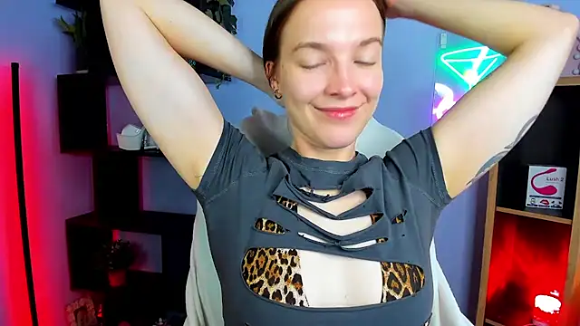 kenzie x online show from 10/31/25, 07:42