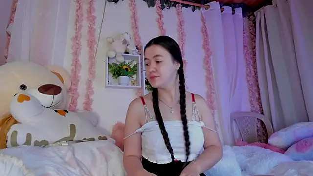 Snapshot of Idara_and_Edahi01 chatting on 09/18/25, 09:00 Idara and Edahi01 online show from 09/18/25, 09:00