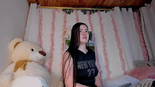 Snapshot of Idara_and_Edahi01 chatting on 09/28/25, 02:11 Idara and Edahi01 online show from 09/28/25, 02:11