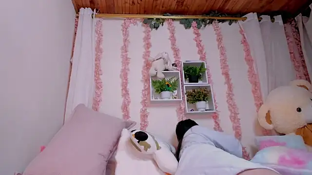 Snapshot of Idara_and_Edahi01 chatting on 10/08/25, 08:50 Idara and Edahi01 online show from 10/08/25, 08:50