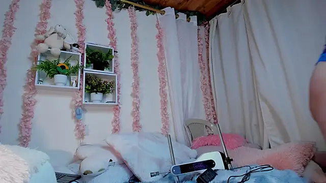 Snapshot of Idara_and_Edahi01 chatting on 10/15/25, 07:47 Idara and Edahi01 online show from 10/15/25, 07:47