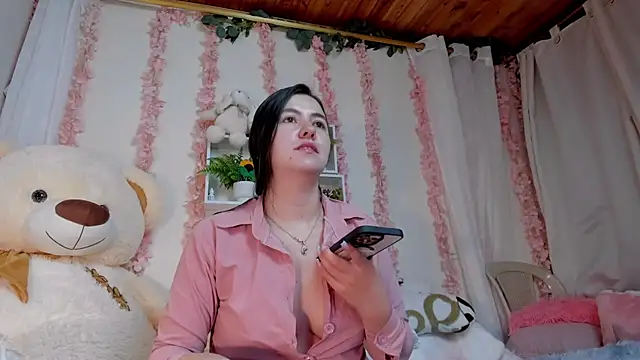 Snapshot of Idara_and_Edahi01 chatting on 10/17/25, 12:47 Idara and Edahi01 online show from 10/17/25, 12:47