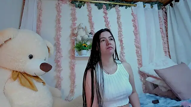 Snapshot of Idara_and_Edahi01 chatting on 10/21/25, 12:00 Idara and Edahi01 online show from 10/21/25, 12:00