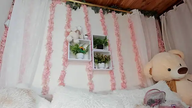 Snapshot of Idara_and_Edahi01 chatting on 11/21/25, 03:44 Idara and Edahi01 online show from 11/21/25, 03:44