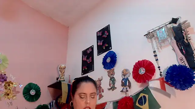 Snapshot of nicollejordan1 chatting on 06/19/26, 02:32 nicollejordan1 online show from 06/19/26, 02:32
