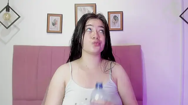 Snapshot of GENNESIS_LOVE chatting on 09/28/25, 01:00 GENNESIS LOVE online show from 09/28/25, 01:00