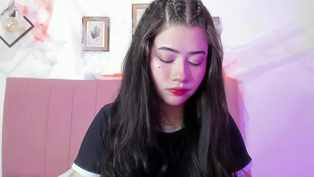 Snapshot of GENNESIS_LOVE chatting on 10/29/25, 03:31 GENNESIS LOVE online show from 10/29/25, 03:31