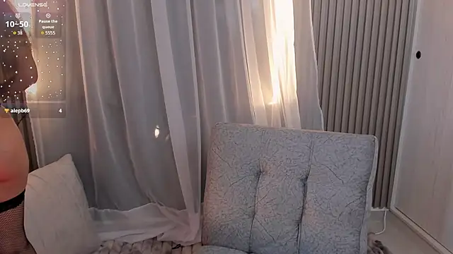CarolineGraceX online show from 06/02/26, 01:57