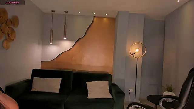 DonnaStonne online show from 12/22/24, 11:31