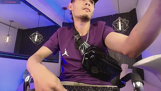  white fox 1 online show from 09/17/25, 11:28