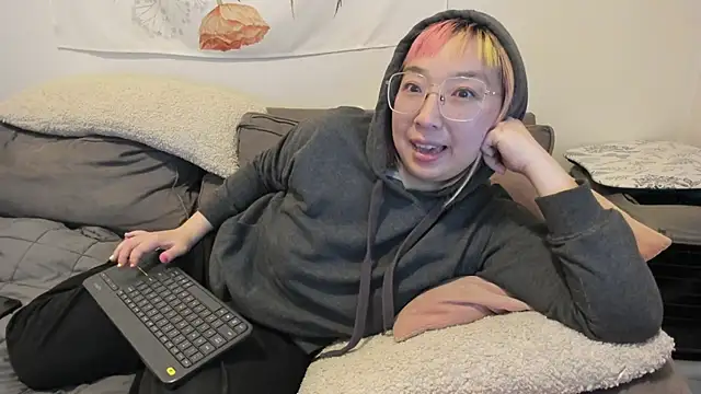 Snapshot of luxgray chatting on 12/05/24, 12:41 luxgray online show from 12/05/24, 12:41