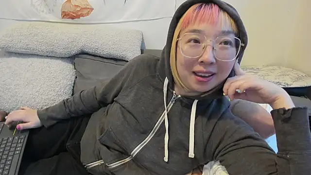 Snapshot of luxgray chatting on 12/09/24, 09:16 luxgray online show from 12/09/24, 09:16