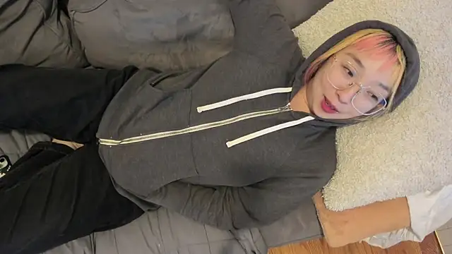 Snapshot of luxgray chatting on 12/10/24, 12:17 luxgray online show from 12/10/24, 12:17