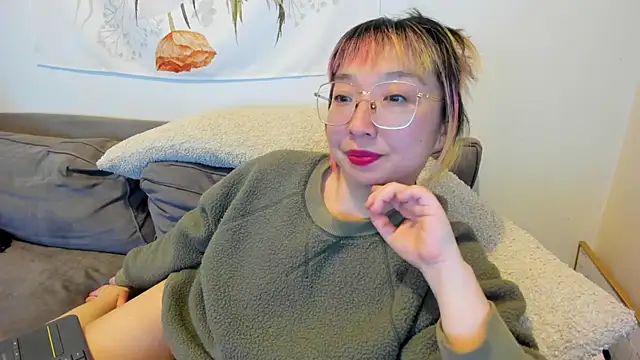 Snapshot of luxgray chatting on 02/09/25, 12:28 luxgray online show from 02/09/25, 12:28