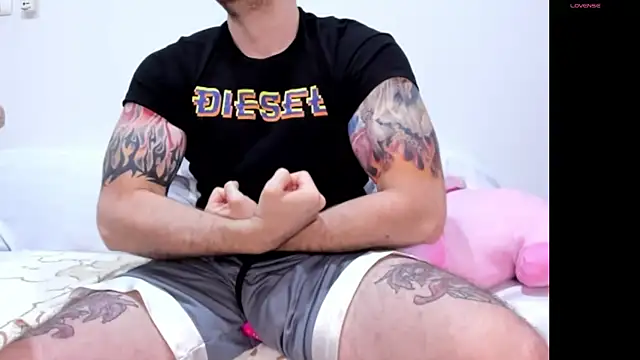 Snapshot of JayXCee_Official chatting on 12/14/24, 03:36 JayXCee Official online show from 12/14/24, 03:36